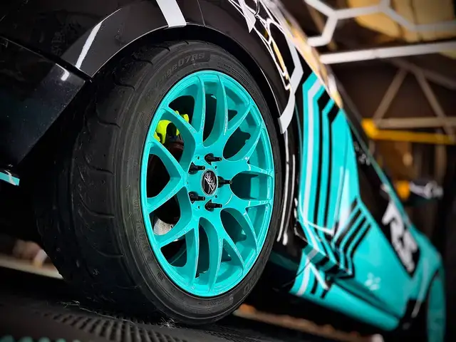 Rear wheel and arch graphics