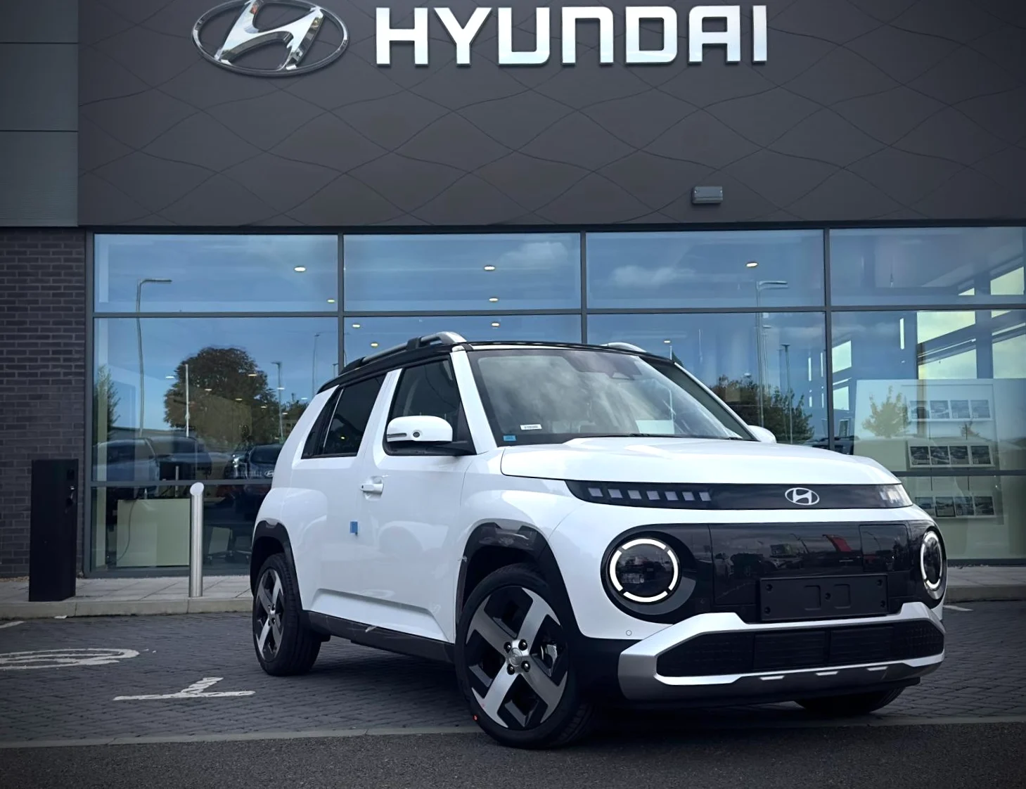 Hyundai display vehicle with dealership graphics